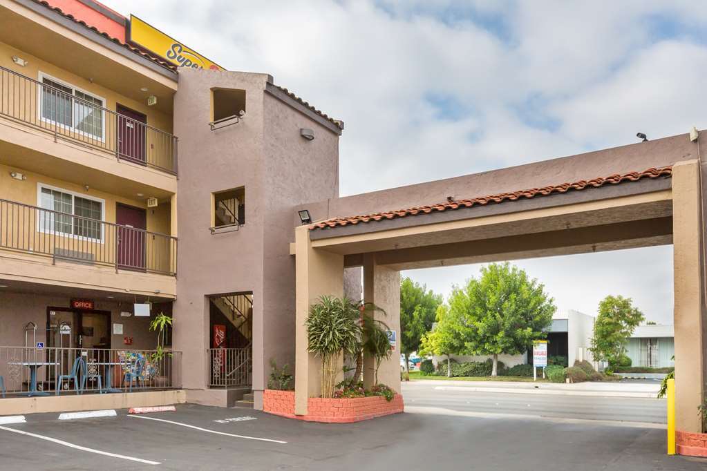 Super 8 By Wyndham El Cajon San Diego Exterior photo
