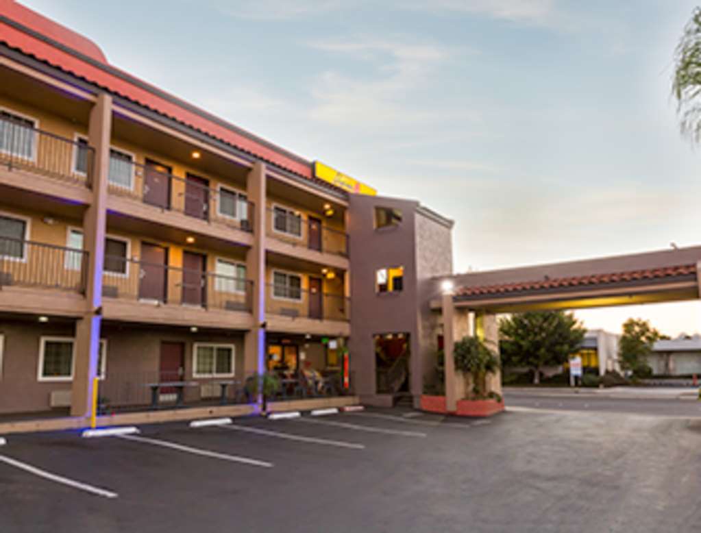 Super 8 By Wyndham El Cajon San Diego Exterior photo